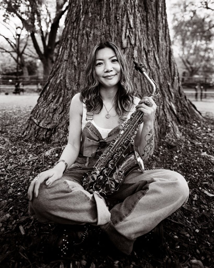 纐纈之雅代　Masayo Koketsu　アルトサックス　Alto saxophone　Portrait in Tompkins Square Park NYC 2023